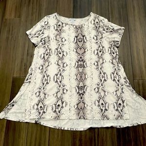 Carolina Belle reptile print T-shirt Tunic Size 1X !!!2 for $10